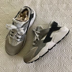 Nike White & Gray huraches Wms 6.5
